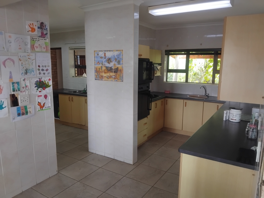 6 Bedroom Property for Sale in Wavecrest Eastern Cape